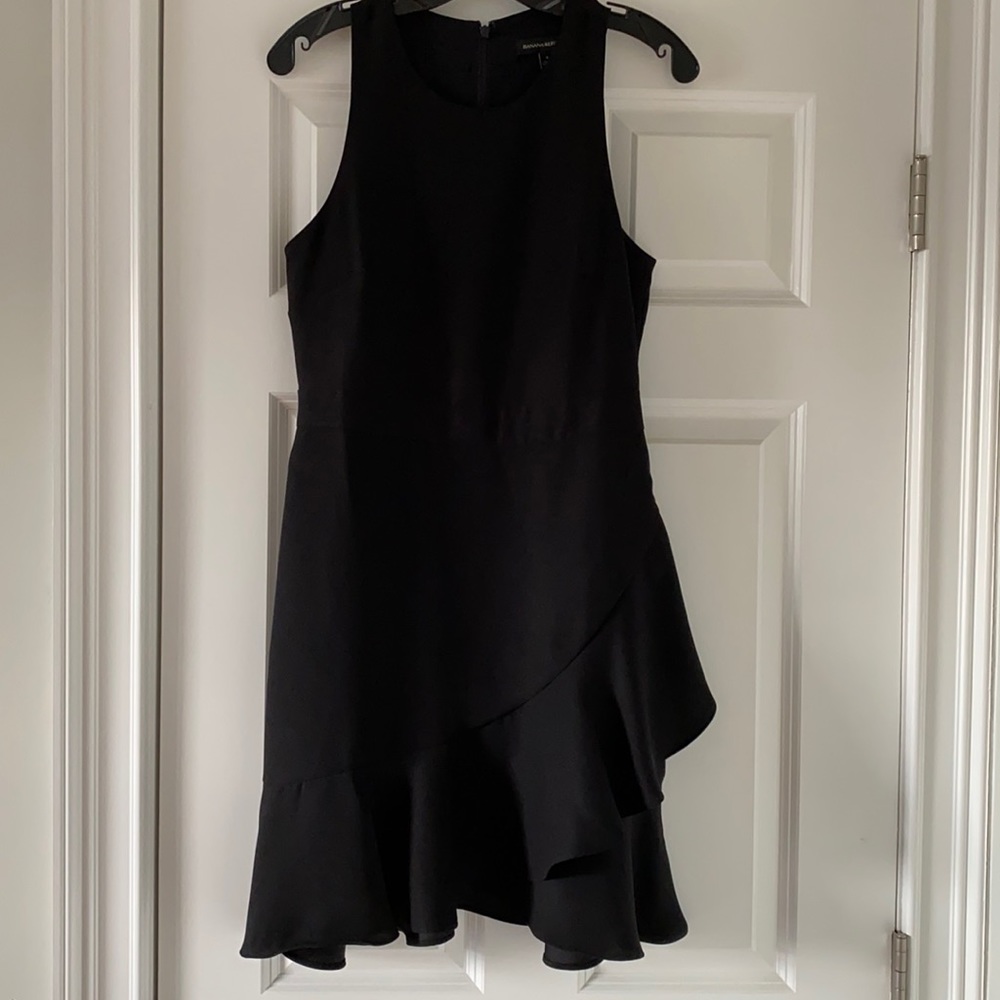 Banana republic ruffle bottom dress